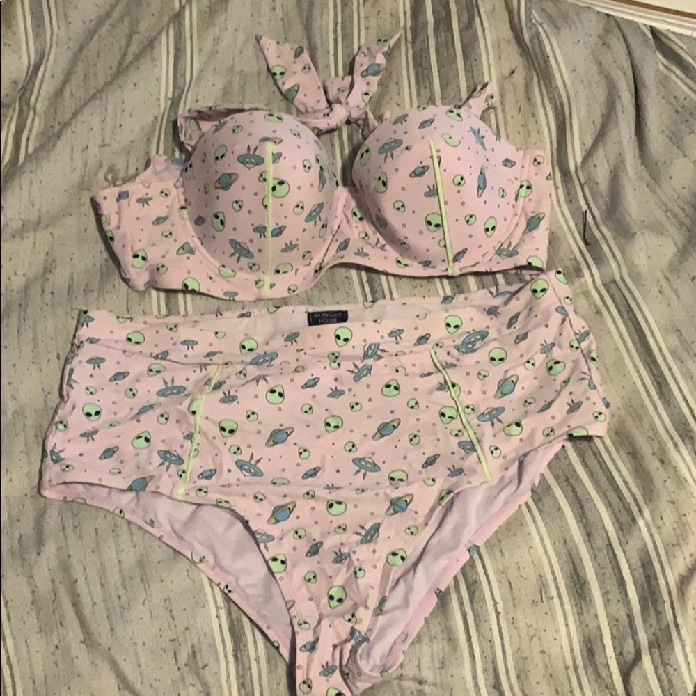 Alien Bikini